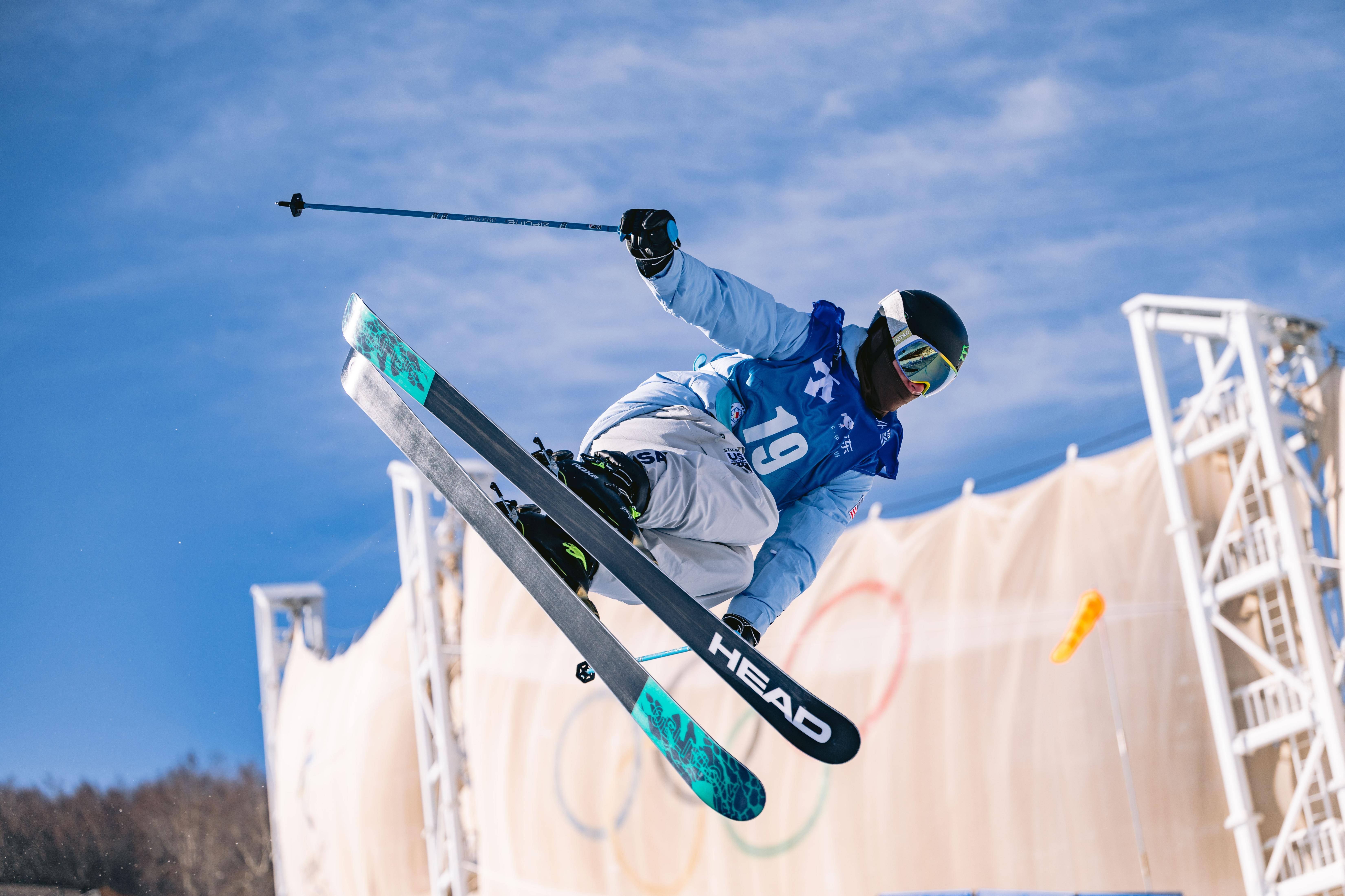 乐鱼vip-滑雪世界杯，无畏选手征服冰雪世界