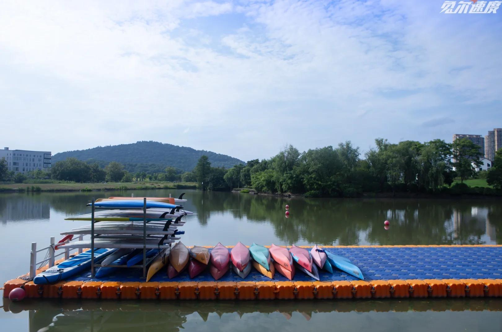 乐鱼vip-九游体育网站:湖畔水上皮划艇大赛，身心放松的极致体验的简单介绍