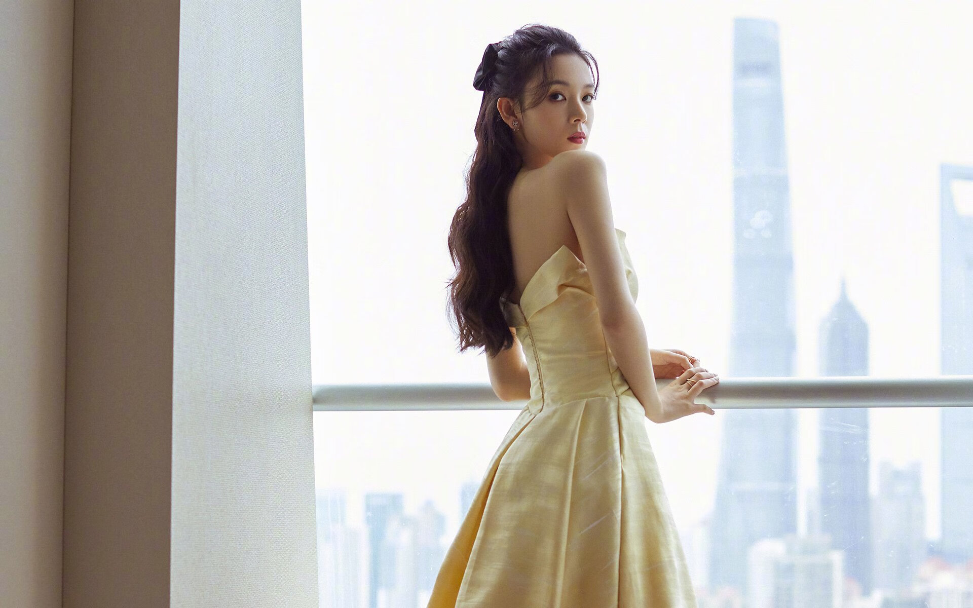 leyu乐鱼-_无人机舞蹈巡游：空中艺术与速度的结合_，无人机舞台航拍技巧