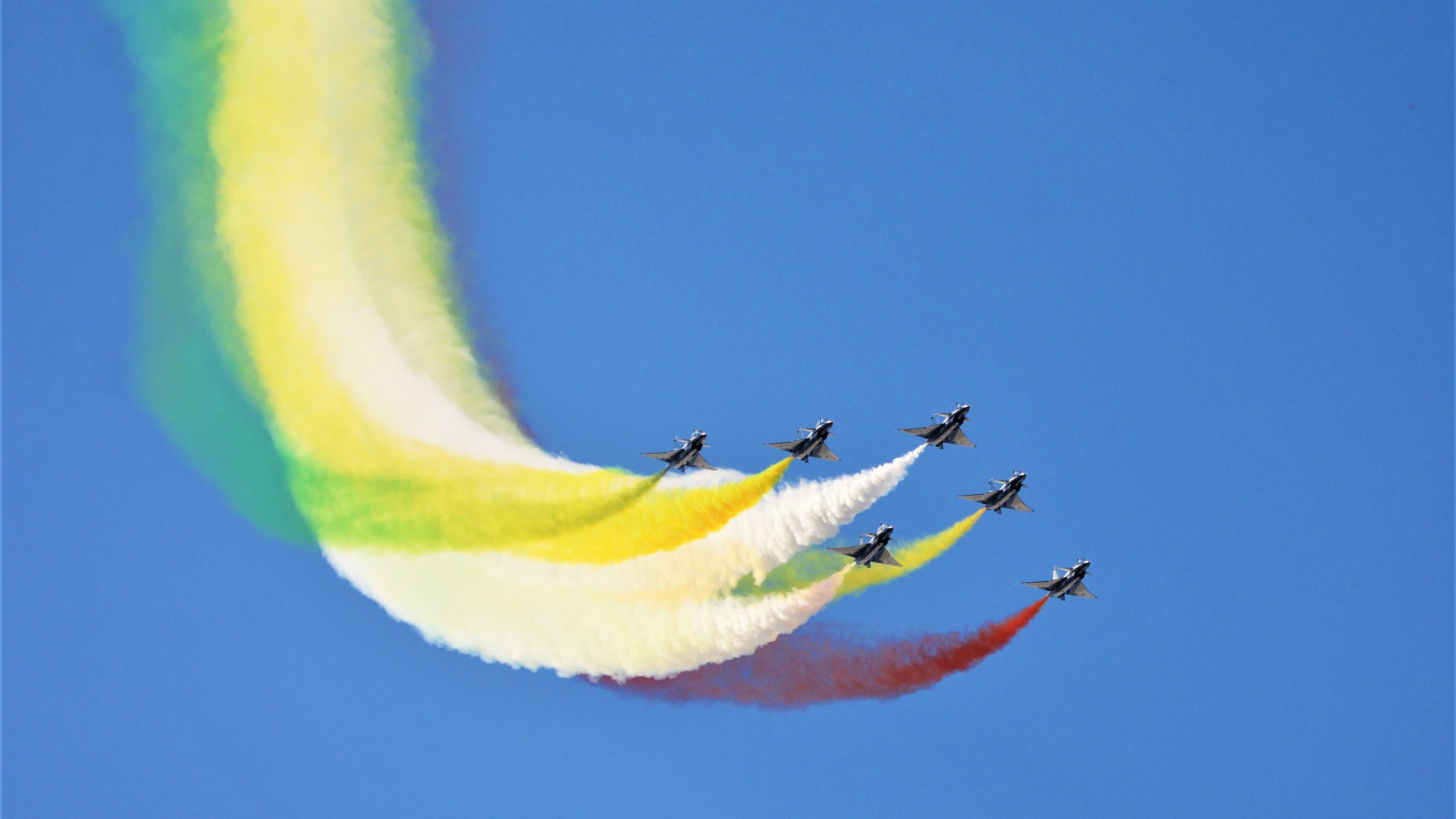 大型森林高空绳索探索,刺激十足的极限体验,高空绳索训练架