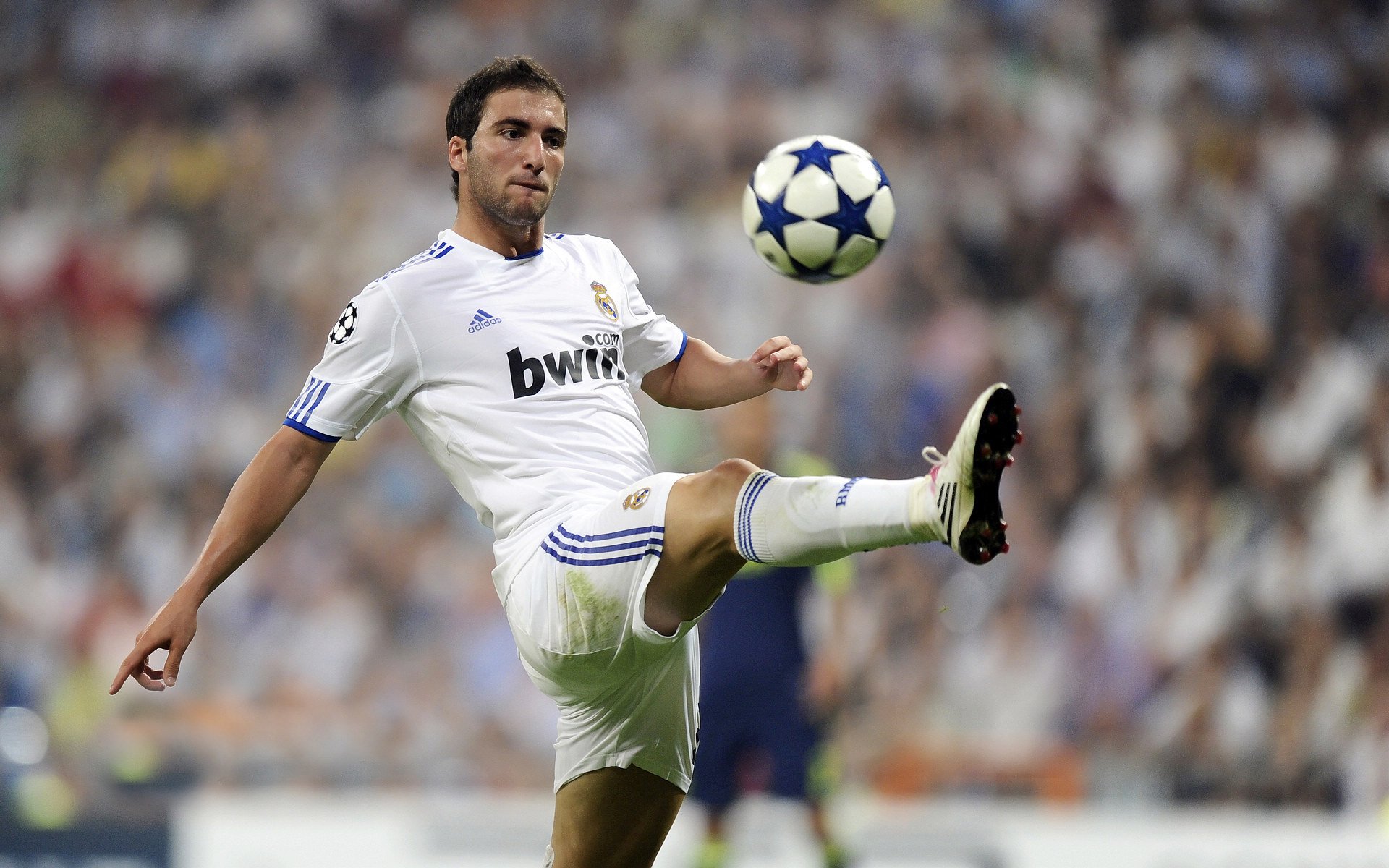 乐鱼娱乐app-亚冠联赛国足战平 球员心理承受能力备受考验，亚冠中国足球